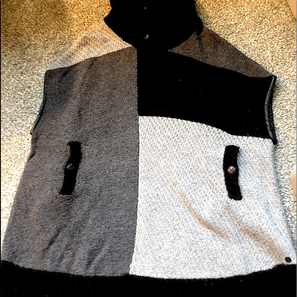 Emu 100% merino wool capelet with button up cowlneck that photographs terribly